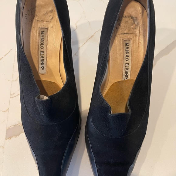 Manolo Blahnik Booties. Black leather and suede. - Picture 2 of 9